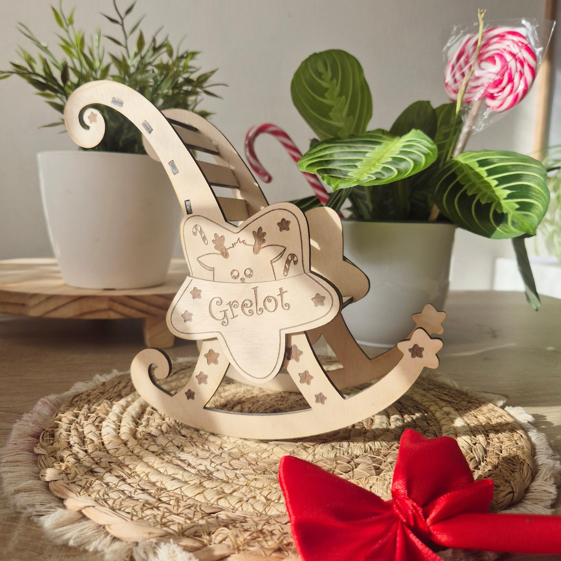 Chaise à bascule pour lutins – Meuble miniature LUKEA avec colis magique de Noël - Alonaly