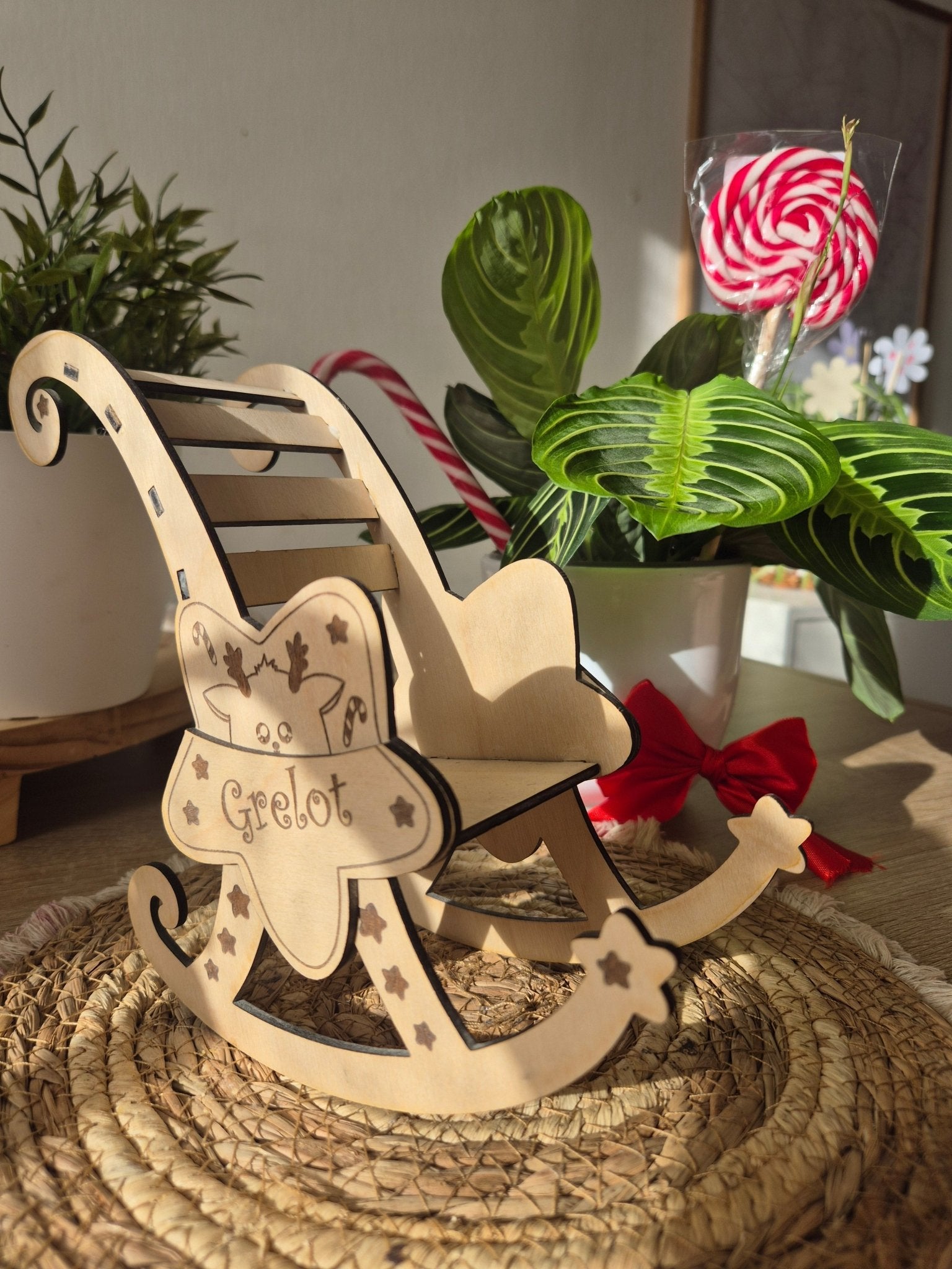 Chaise à bascule pour lutins – Meuble miniature LUKEA avec colis magique de Noël - Alonaly