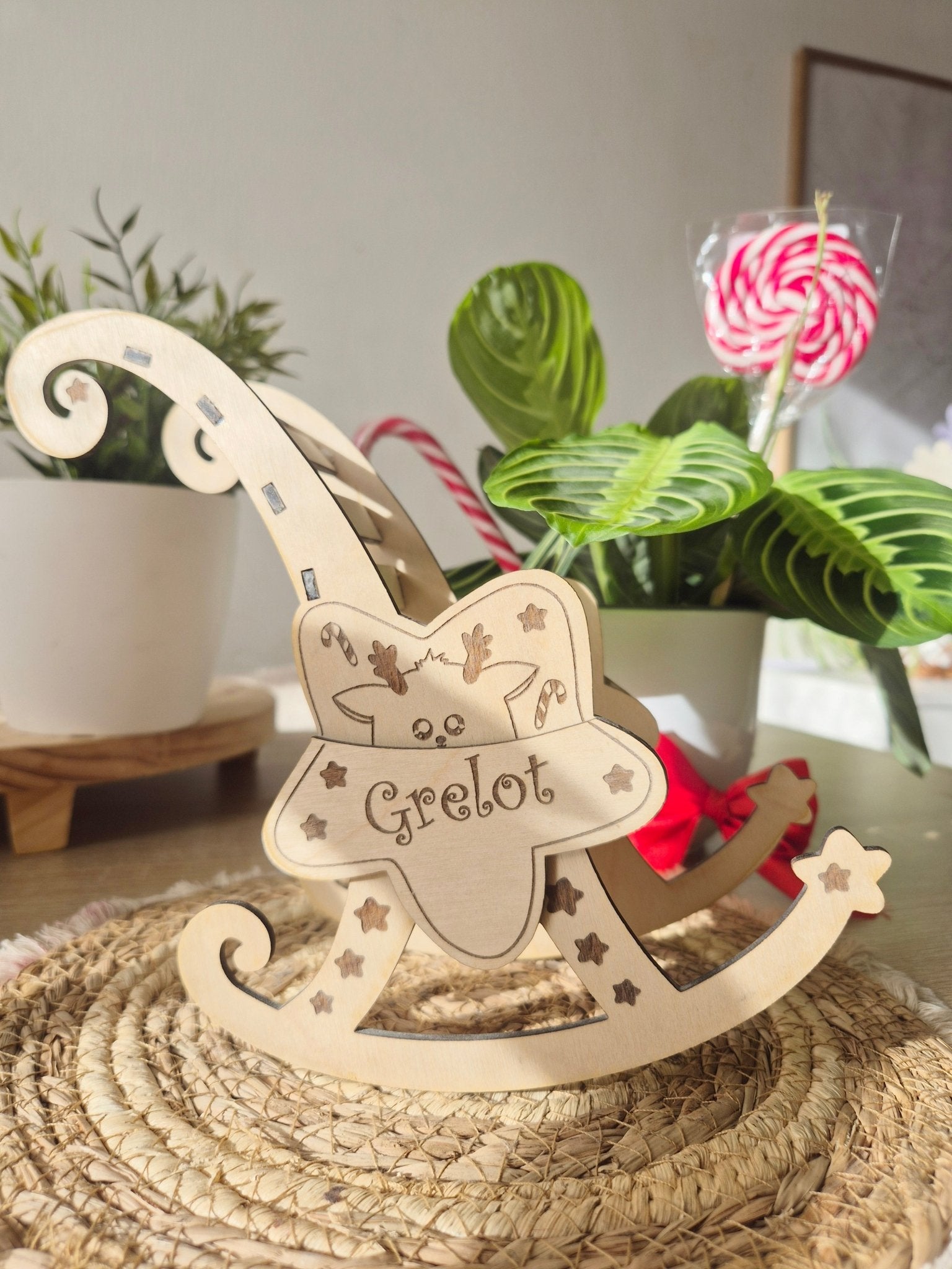 Chaise à bascule pour lutins – Meuble miniature LUKEA avec colis magique de Noël - Alonaly