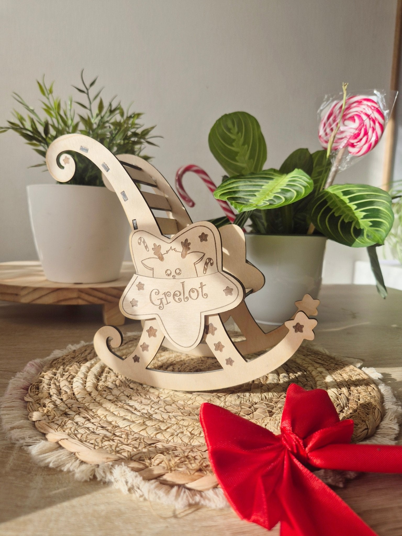 Chaise à bascule pour lutins – Meuble miniature LUKEA avec colis magique de Noël - Alonaly