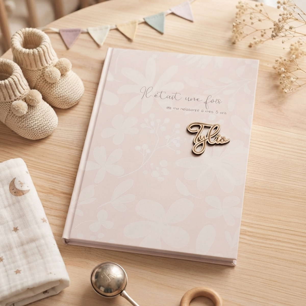 Livre de naissance beige personnalisé – Souvenirs de bébé de la grossesse à 5 ans