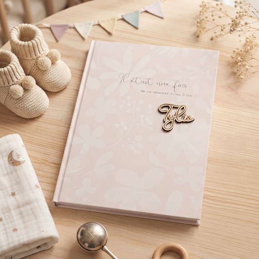 Livre de naissance beige personnalisé – Souvenirs de bébé de la grossesse à 5 ans